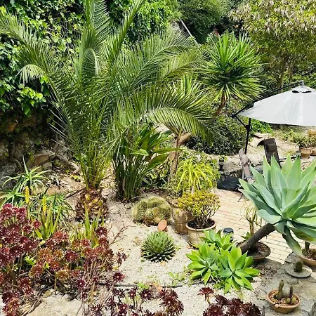 Casa Flores - Townhouse With Garden Hébergement de vacances *