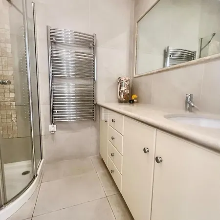 بيت للعطل Casa Flores - Townhouse With Garden تافيرا