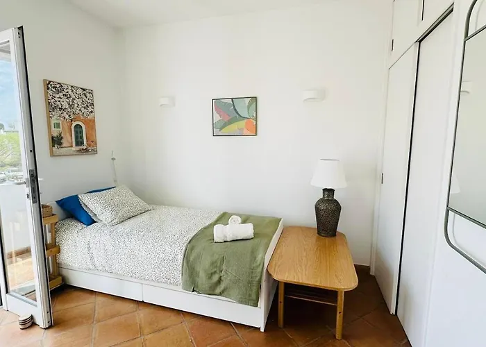 Casa Flores - Townhouse With Garden Ferienhaus *